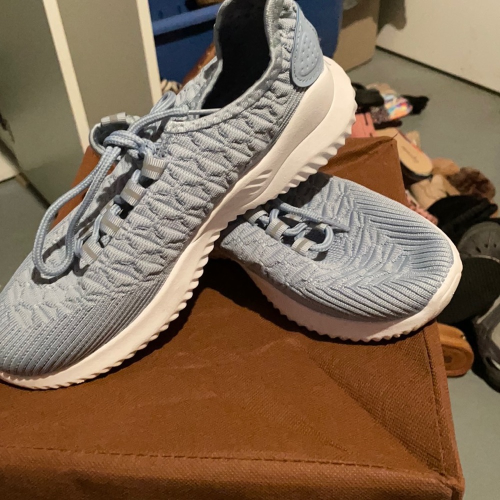 Danskin tennis shoes